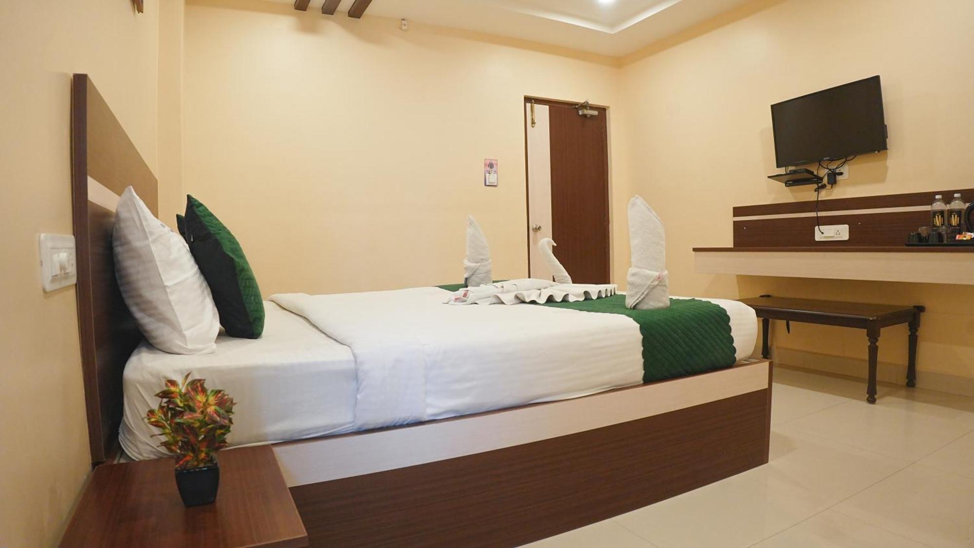 Hotel Mountview Comforts Tirupati Ngoại thất bức ảnh