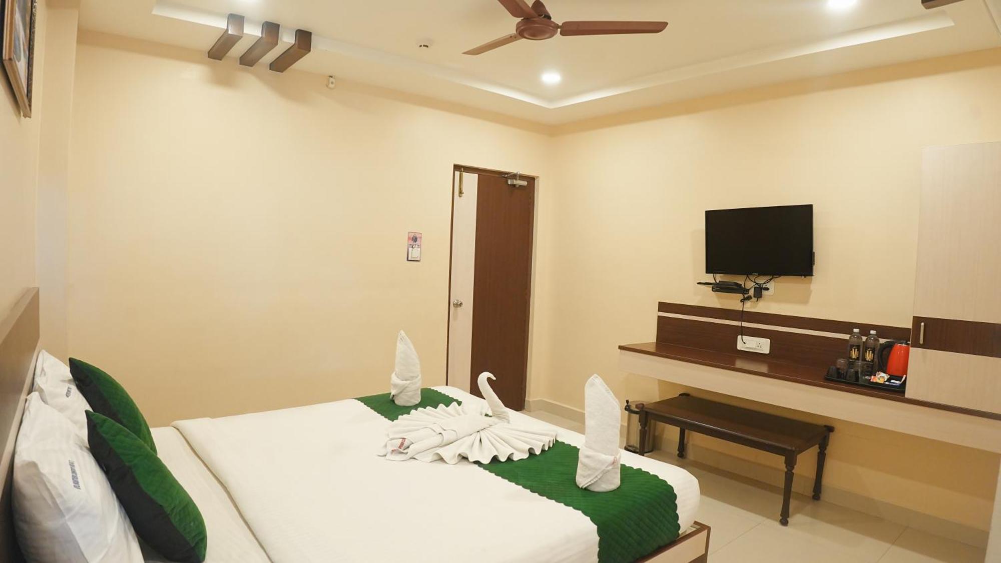 Hotel Mountview Comforts Tirupati Ngoại thất bức ảnh