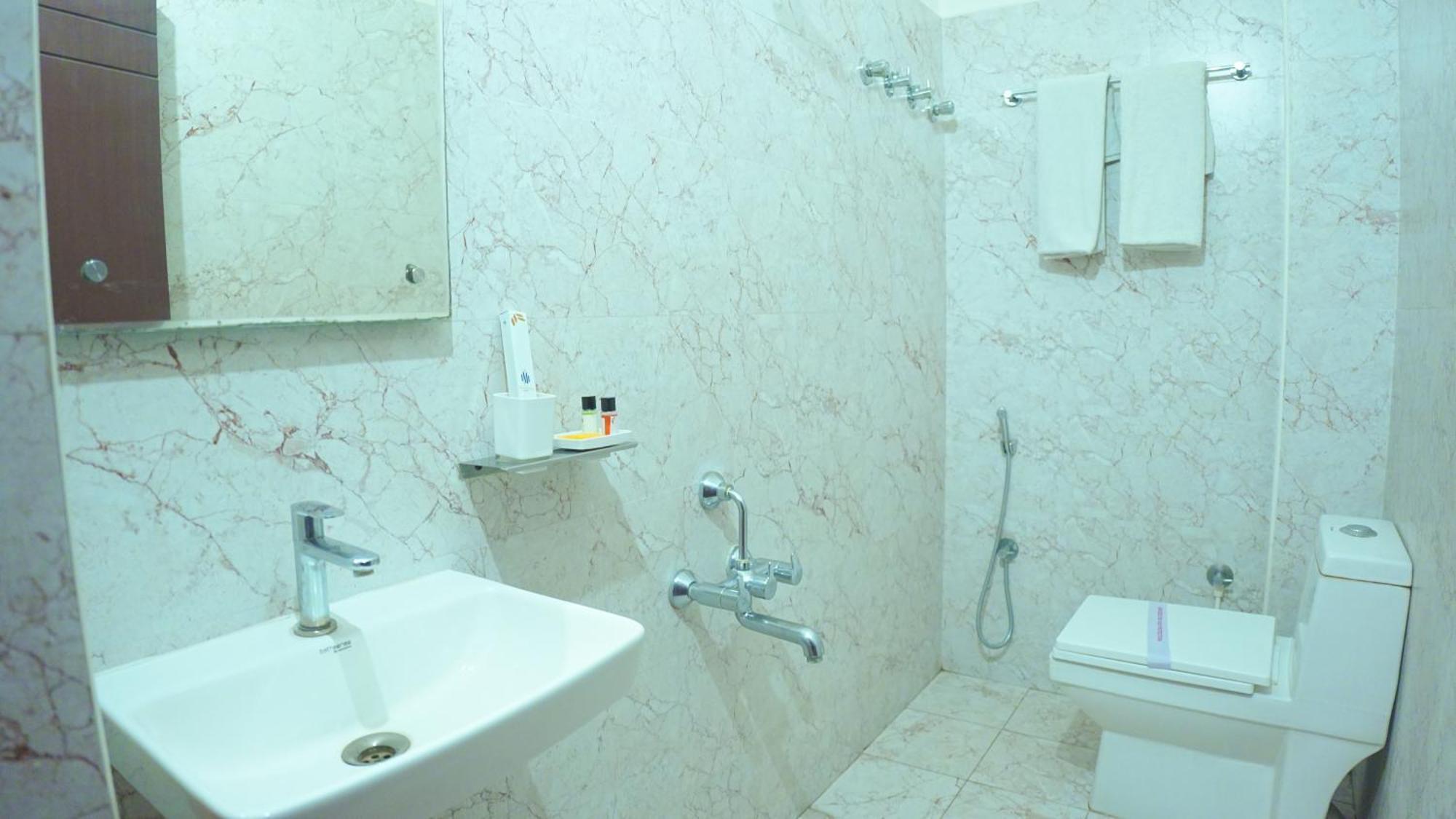 Hotel Mountview Comforts Tirupati Ngoại thất bức ảnh